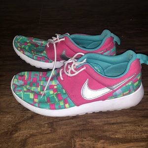 Nike Rosche bright colors kids 7y fits women 8